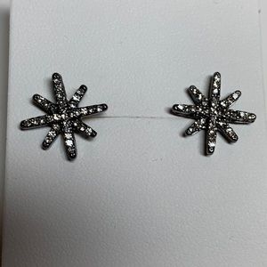 🛍 Sparkly snowflake earrings